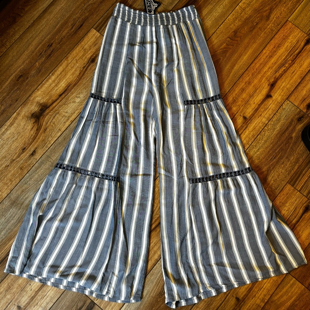 Angie NWT Women’s Wide Leg Pants